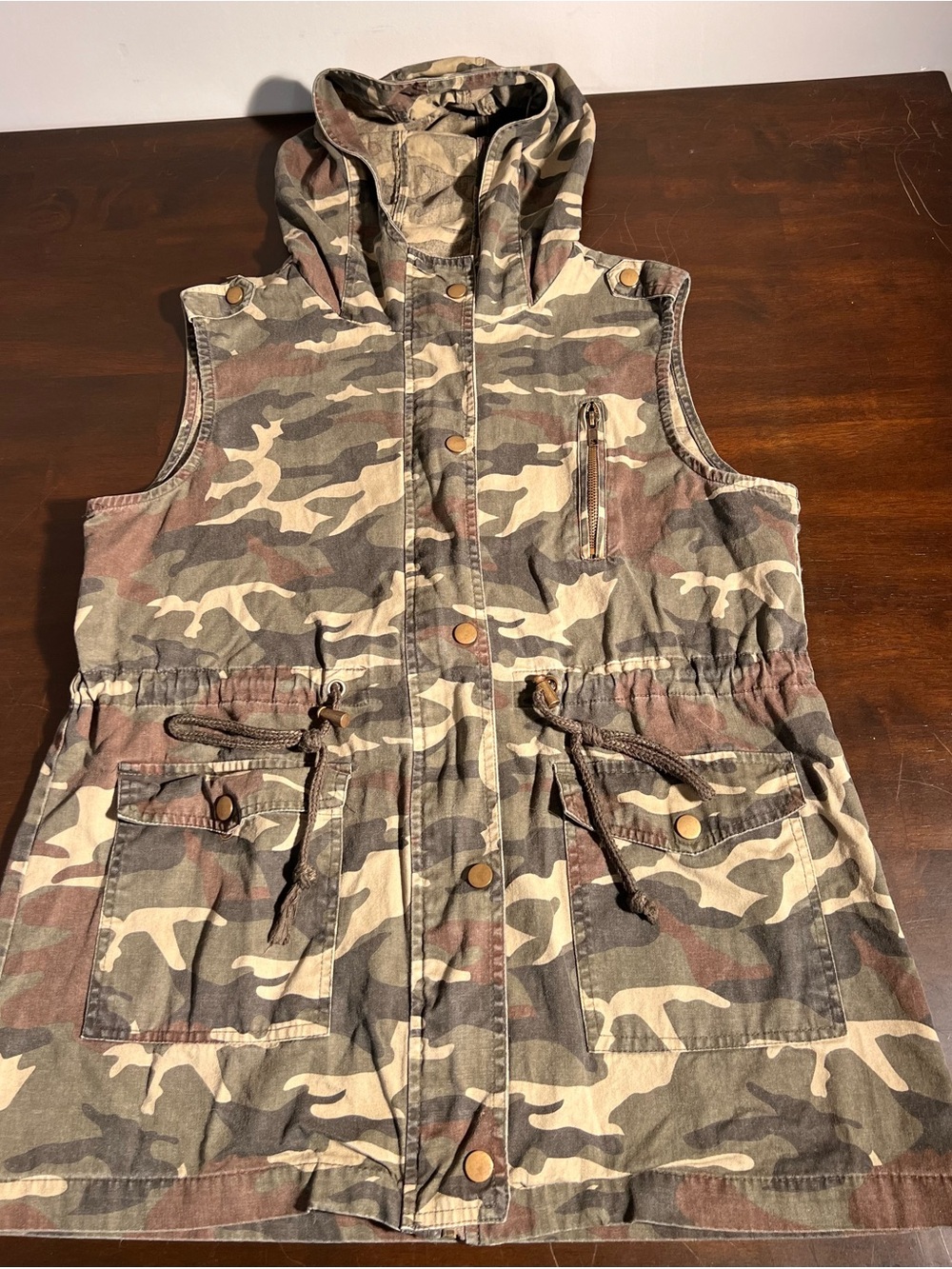 Zenana Outfitters Ladies Camouflage Hooded Sleeveless Utility Cargo Vest Size L